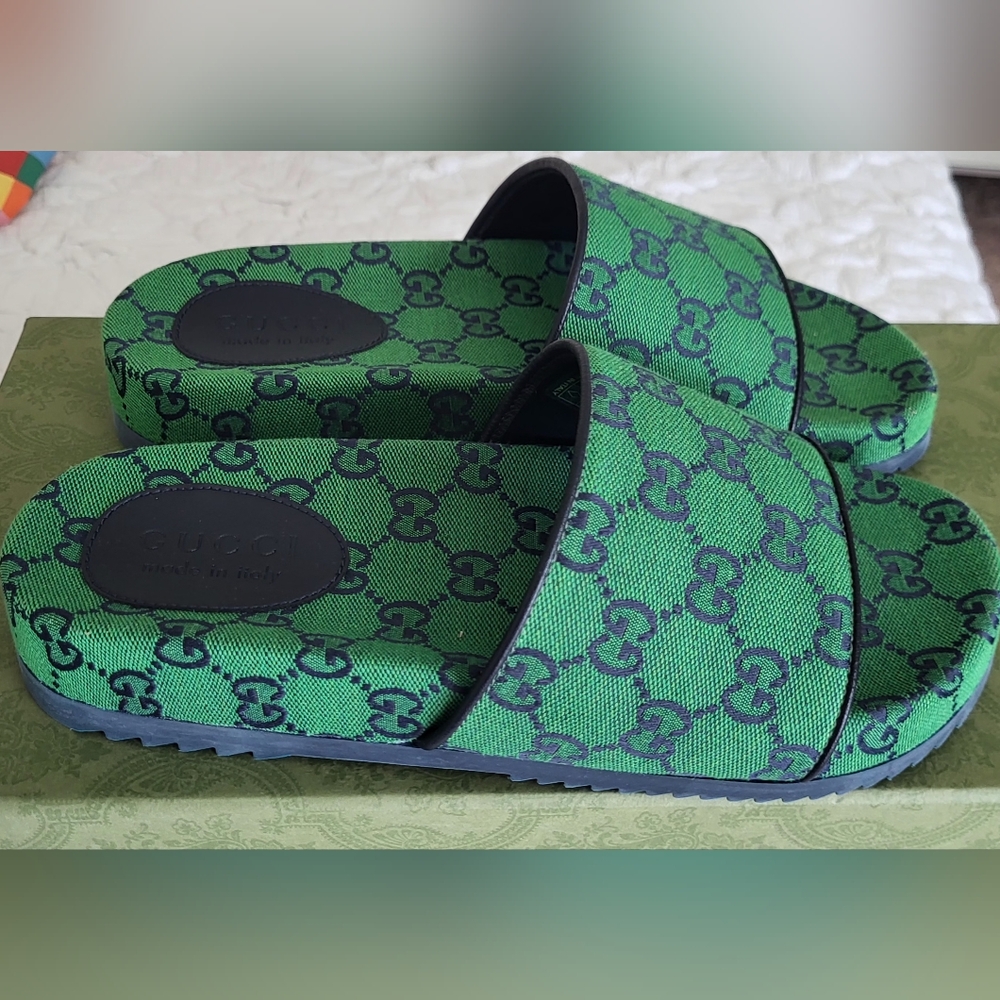 Brand NEW Gucci Green Slide Sandals